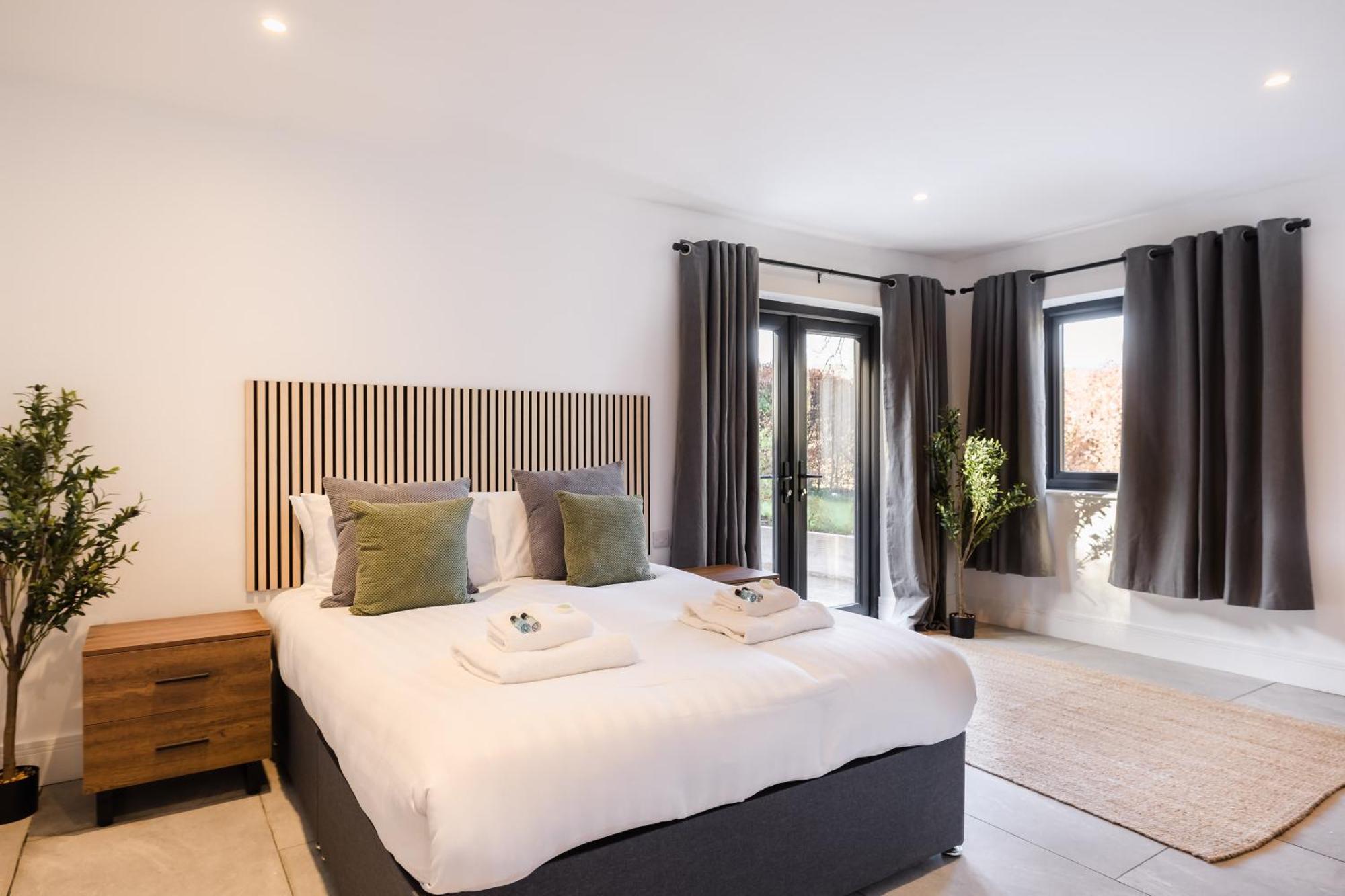 The Old House 1147 Hotel Bridgend  Bagian luar foto