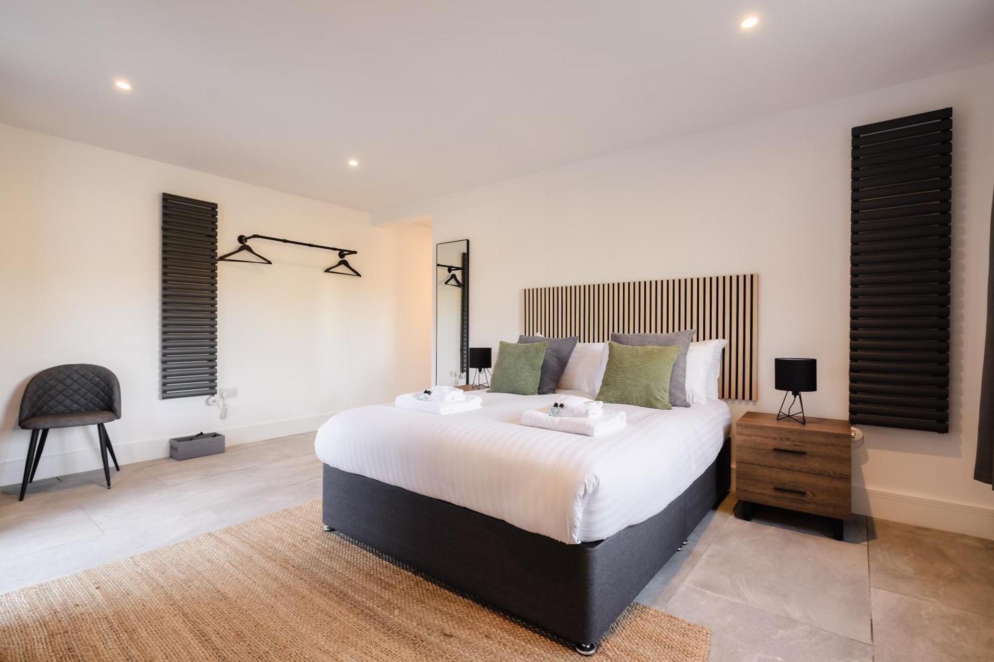 The Old House 1147 Hotel Bridgend  Bagian luar foto