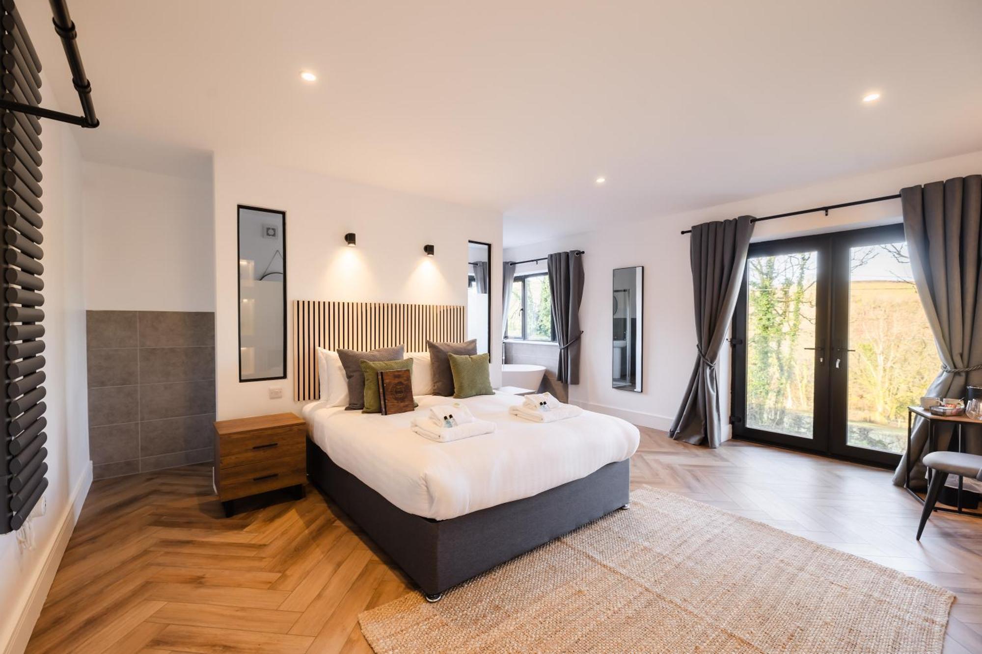 The Old House 1147 Hotel Bridgend  Bagian luar foto